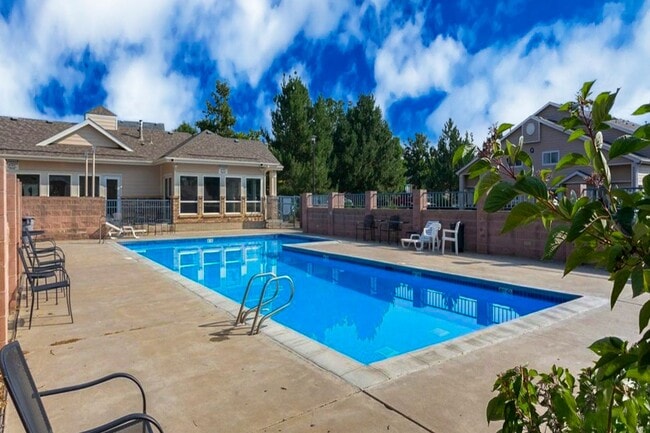 Building Photo - Wonderful 3 Bed, 2.5 Bath Townhome In Exce...