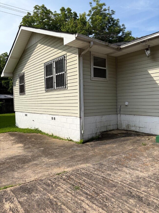 Building Photo - 4925 Ter R