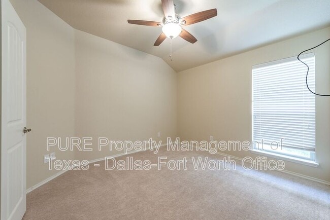 Building Photo - 1012 Lake Hollow Dr