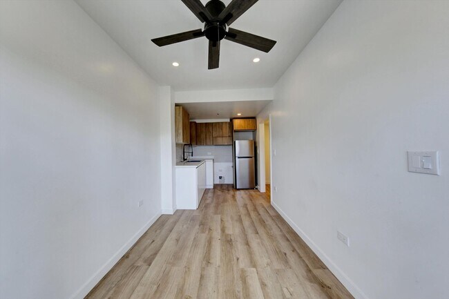 Building Photo - AMAZING NEW CONSTRUCTION UNIT NEAR DOWNTOWN