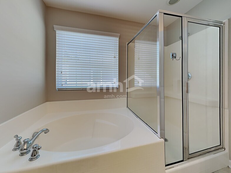 Building Photo - 514 Stonebridge Cir