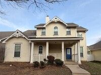 Building Photo - 1026 Elm Dr