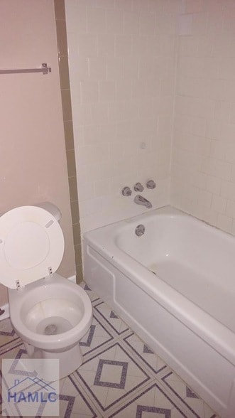 Building Photo - 129 Rolland St