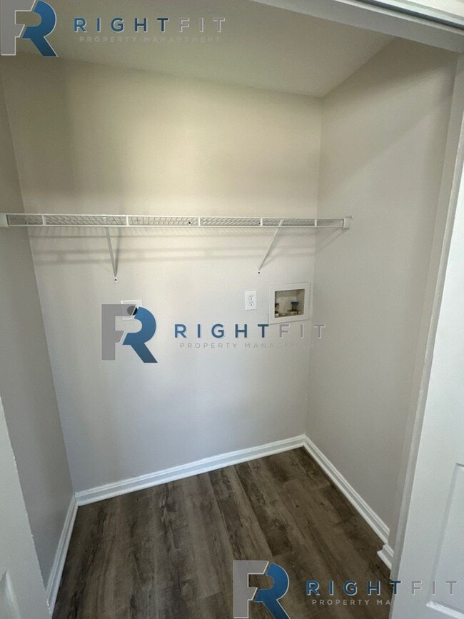 Building Photo - Newly Renovated 2 Bed, 1 Bath in Middletown