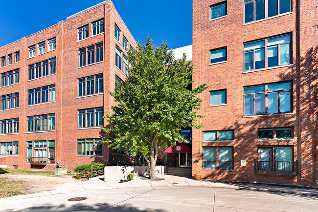 Building Photo - 430 N Park Ave
