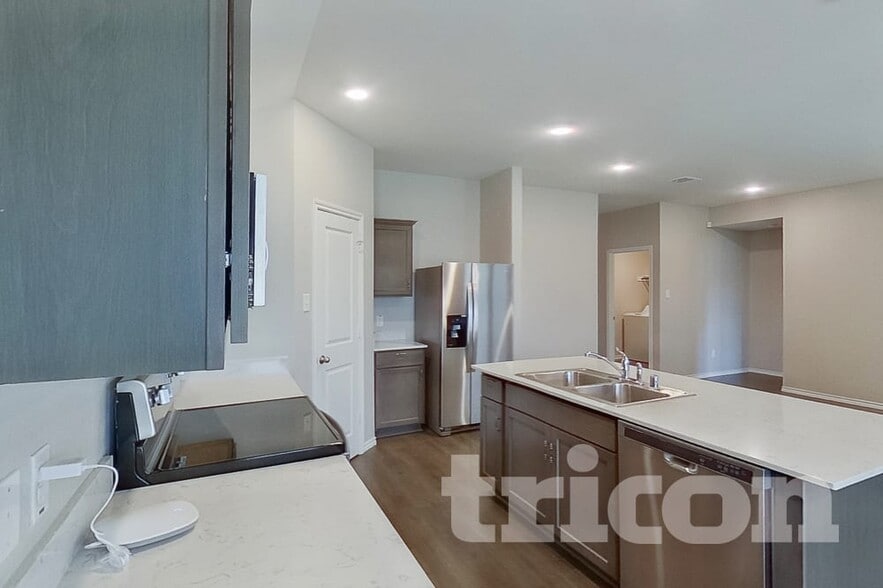 Building Photo - 848 Glover Dr