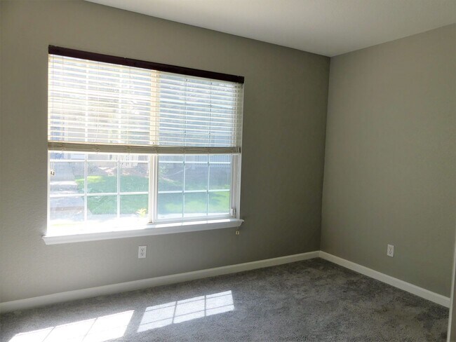 Building Photo - 3 bedroom home!!!