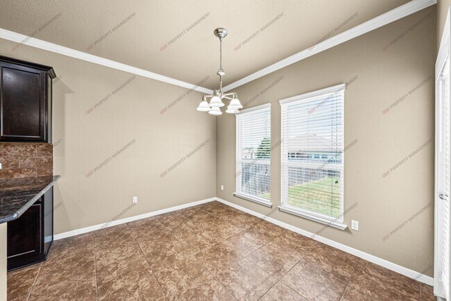 Building Photo - 5607 Blackstone Dr
