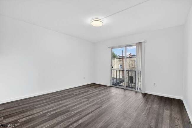 Building Photo - 485 Broadway