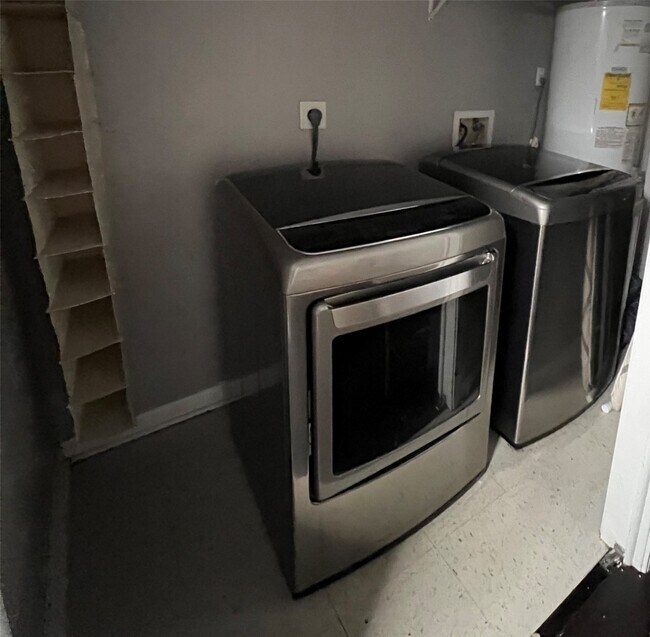Building Photo - 5219 Avenue Q