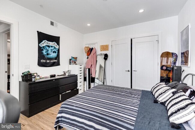 Building Photo - 304 Master St