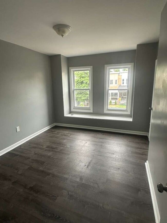 Building Photo - Renovated 3 Bedroom Home