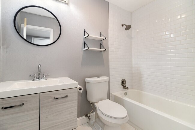 Building Photo - 4716 Roberts Dr