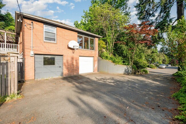 Building Photo - 4Bd/2Ba Seattle House
