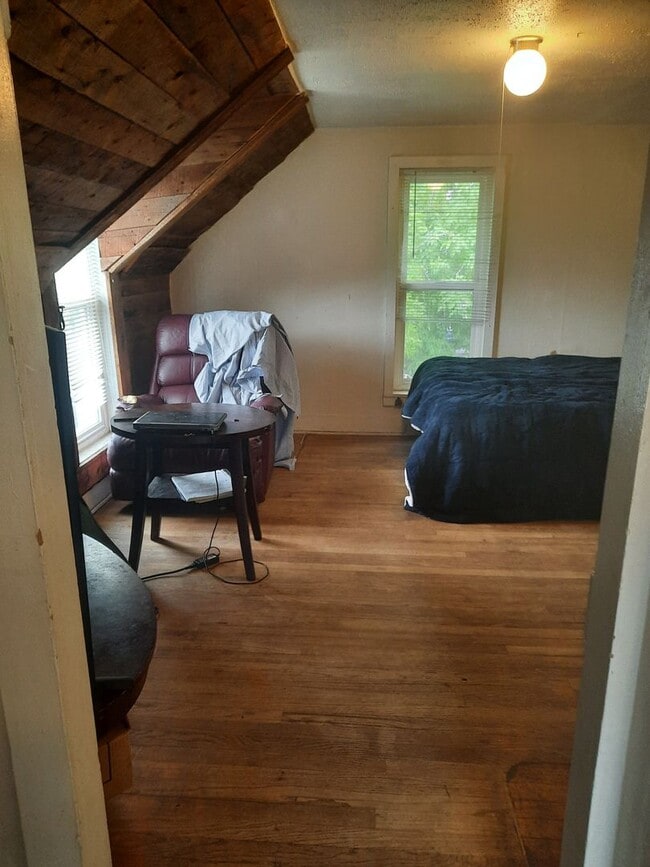 Building Photo - Bright Studio Apartment in Downtown Golden...