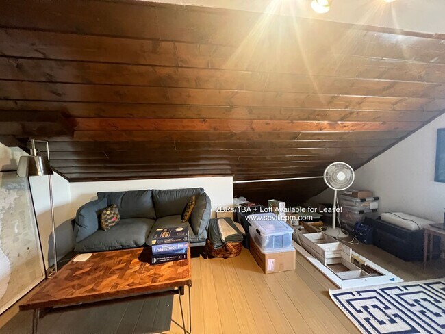 Building Photo - CHARMING 2 BEDROOM /1 BATHROOM HOME W/LOTS...