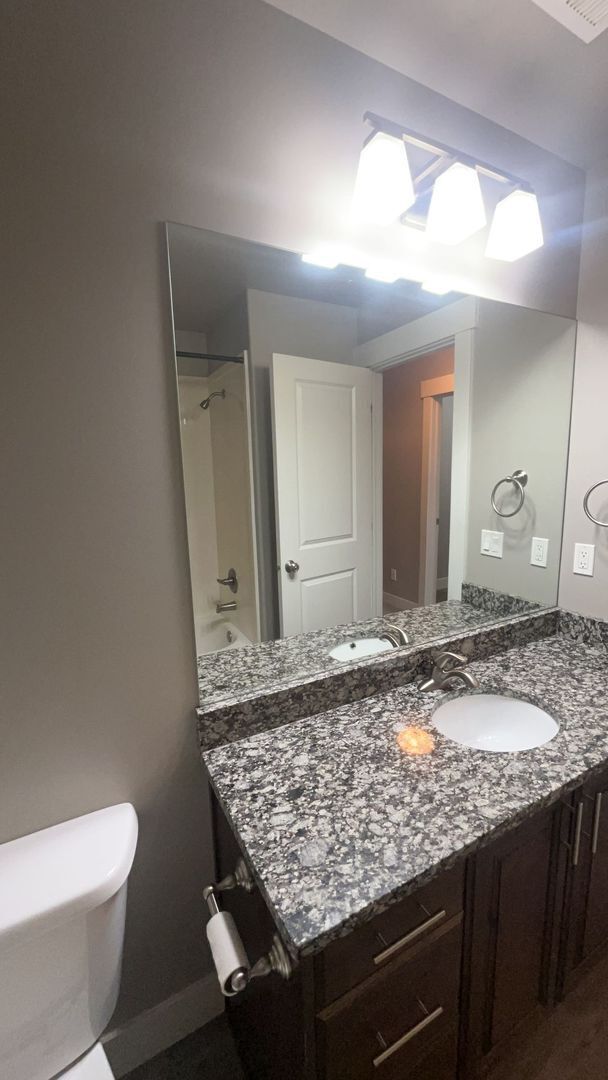 Building Photo - Spacious Townhome with 1 car garage w/ Mountain Views