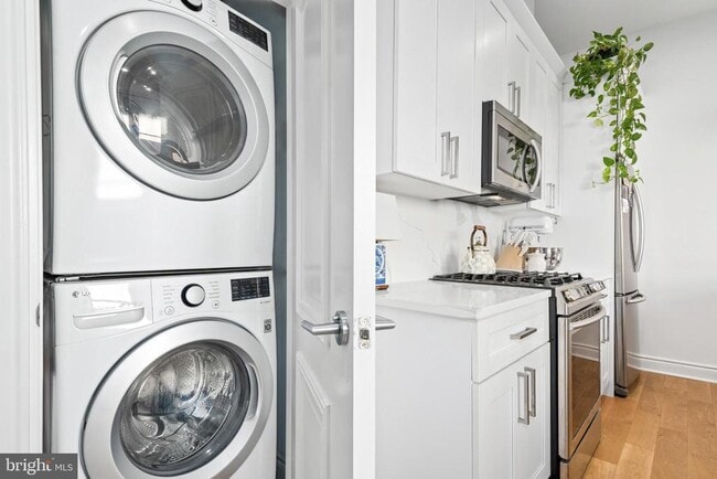 Building Photo - 317 3rd St SE