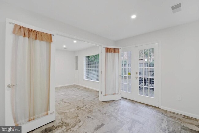 Building Photo - 6929 Mclean Park Manor Ct