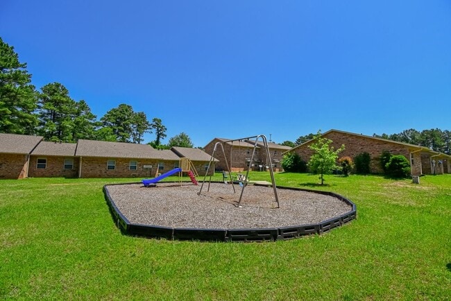 Primary Photo - 400 Pine Burr Ln