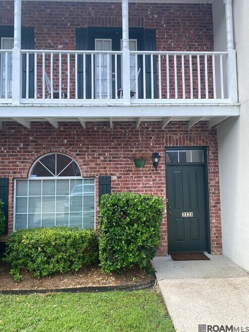 Building Photo - 2121 Plantation Ln