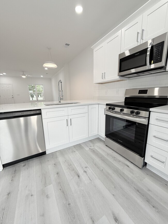 Building Photo - 861 Maxine Ct
