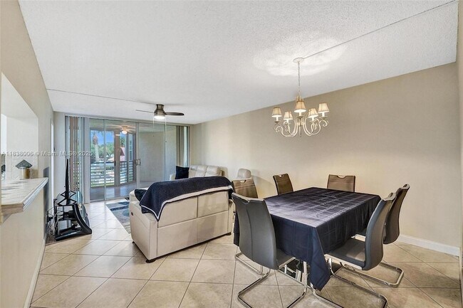 Building Photo - 1900 Sabal Palm Dr