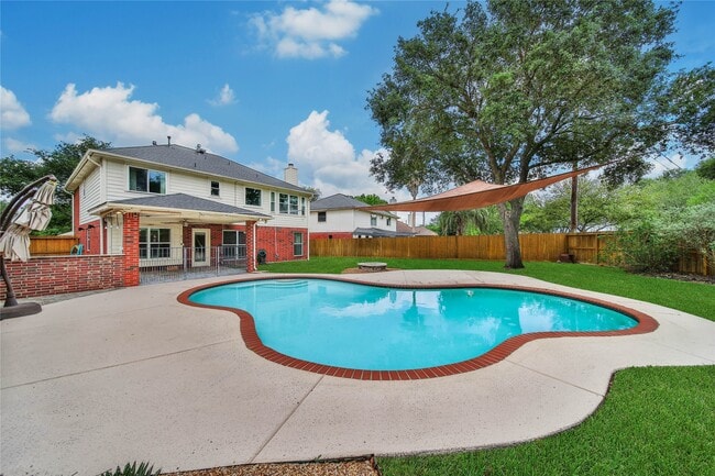 Building Photo - 16731 Creek Trail