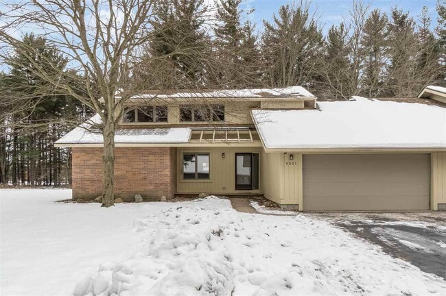 Primary Photo - 3301 Thornbrook Ct