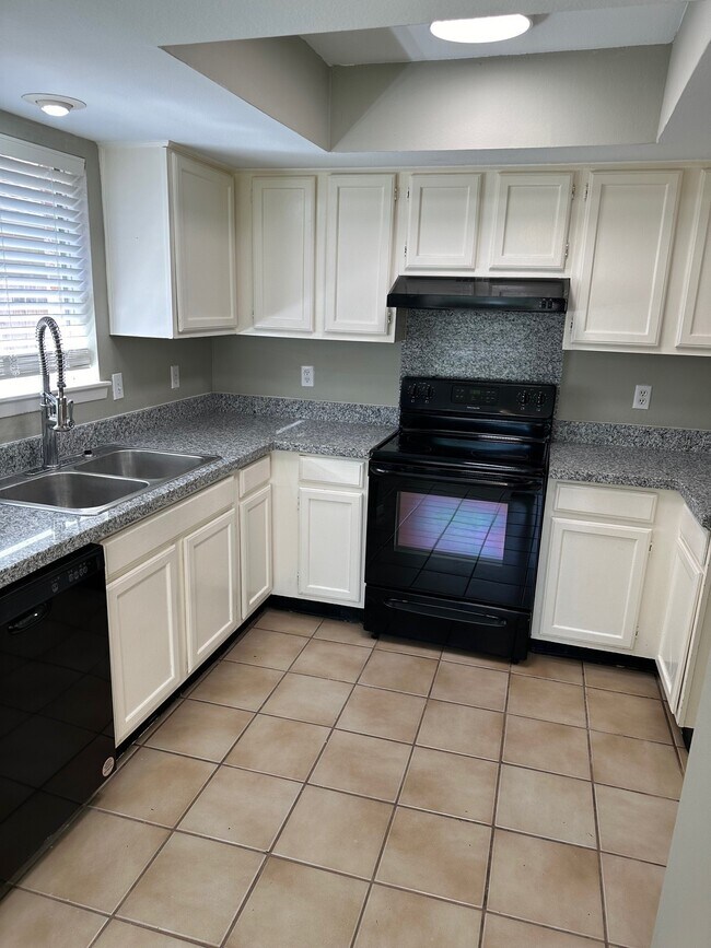 Building Photo - 25402 Sugar Valley Ln