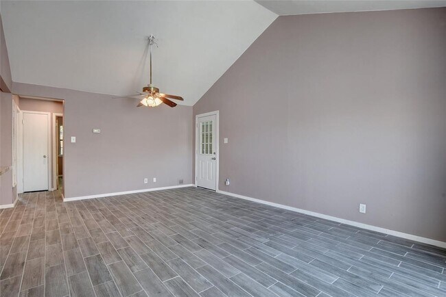 Building Photo - 1301 Thornridge Rd
