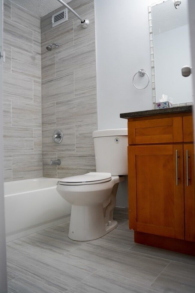 Building Photo - 2728 N Hampden Ct