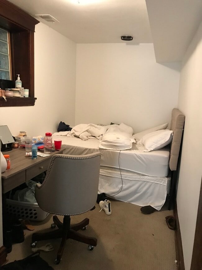 Building Photo - 1529 N Claremont Ave