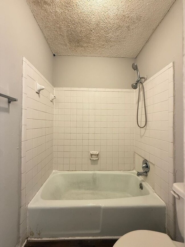 Building Photo - 1 Bed/ 1 Bath Condo!  Harding / Southern Hills Area!  Pets ok!