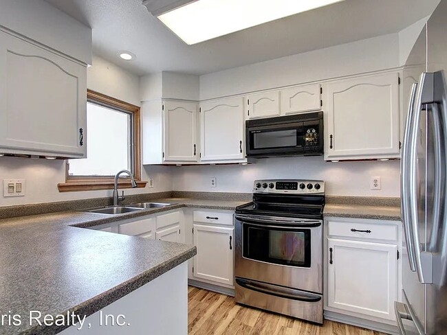 Building Photo - 41024 Madrid Dr