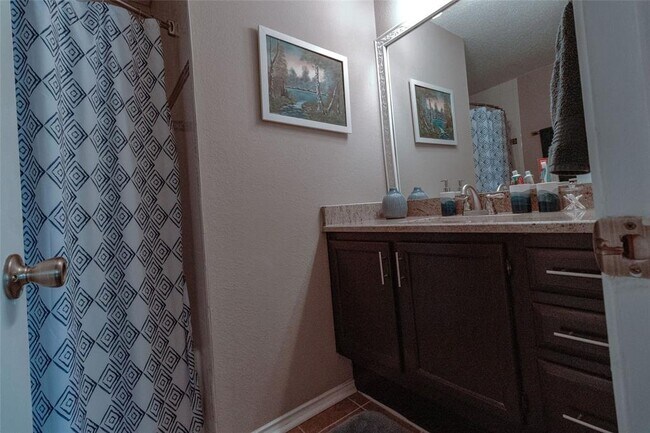 Building Photo - 3905 Lemos Dr