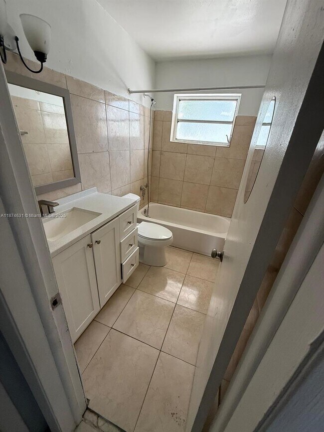 Building Photo - 1710 SW 97th Terrace