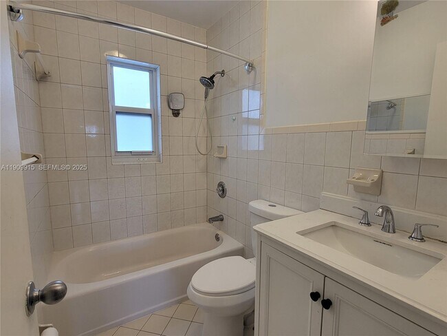 Building Photo - 3433 SW 12th St