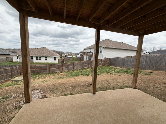 Building Photo - REMODELED 5 Bedroom | 3 Bathroom | 3 Car Garage HOME -- 3,554 sqft | BASEMENT! | NIXA SCHOOLS | F...