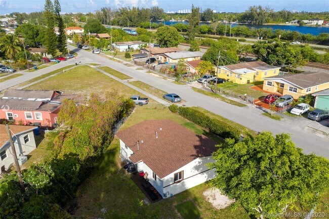 Building Photo - 15200 Railroad Dr