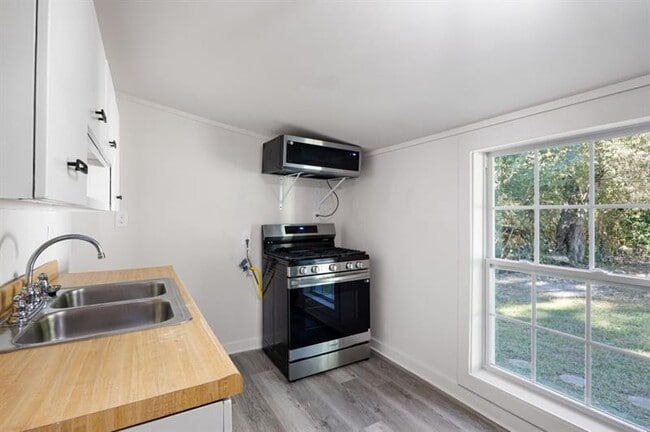 Building Photo - 24 E Iron Belt Rd SE