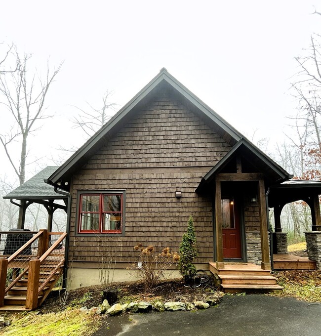 Building Photo - Beautiful Mountain Home in Blue Ridge Moun...