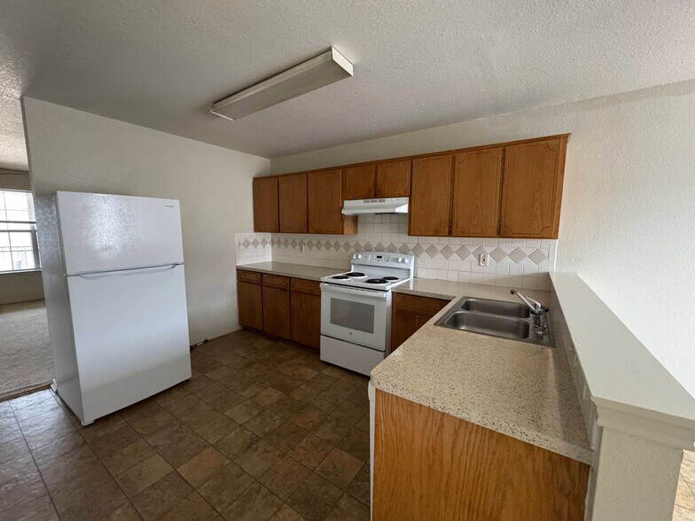 Building Photo - 3301 Toledo Dr
