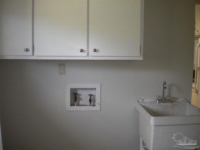 Building Photo - 1824 Iris Ln