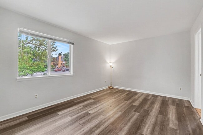 Building Photo - 13085 W Cedar Dr