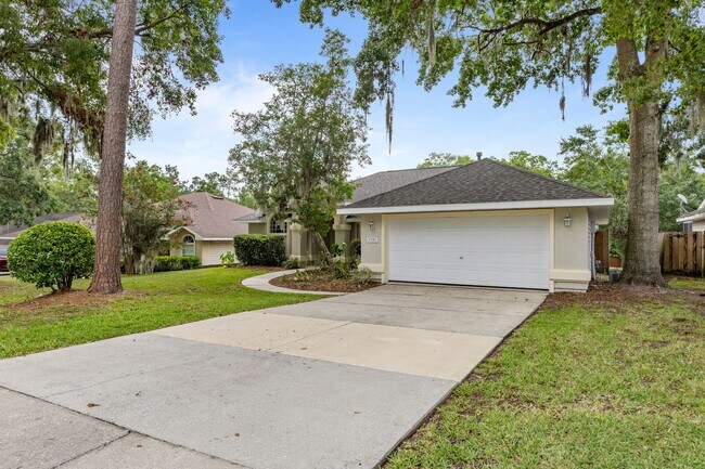 Primary Photo - 3 Bedroom, 2 Bath Home in Broadmoor