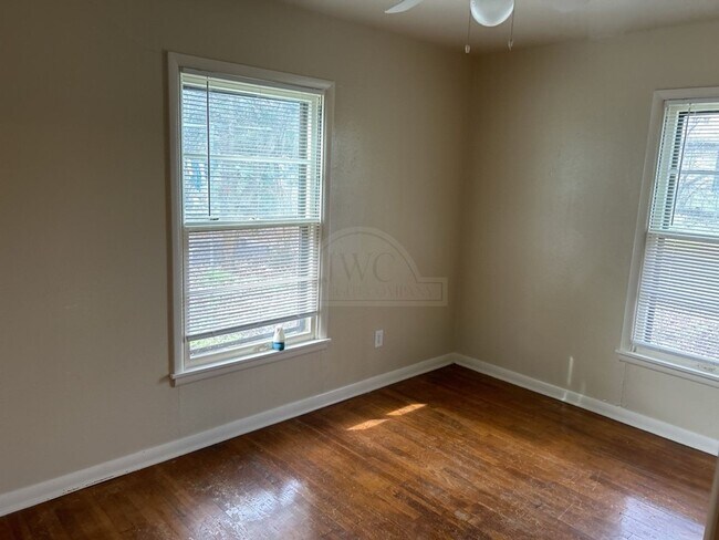 Building Photo - 408 Allen St