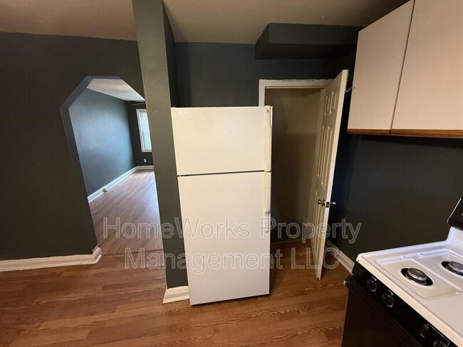 Building Photo - 3844 Elmley Ave