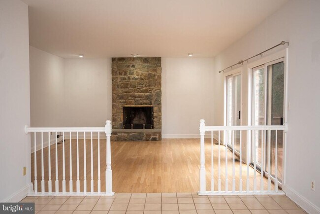 Building Photo - 9700 Grenadier Ct