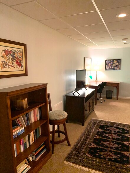 Building Photo - 11 Doris Dr